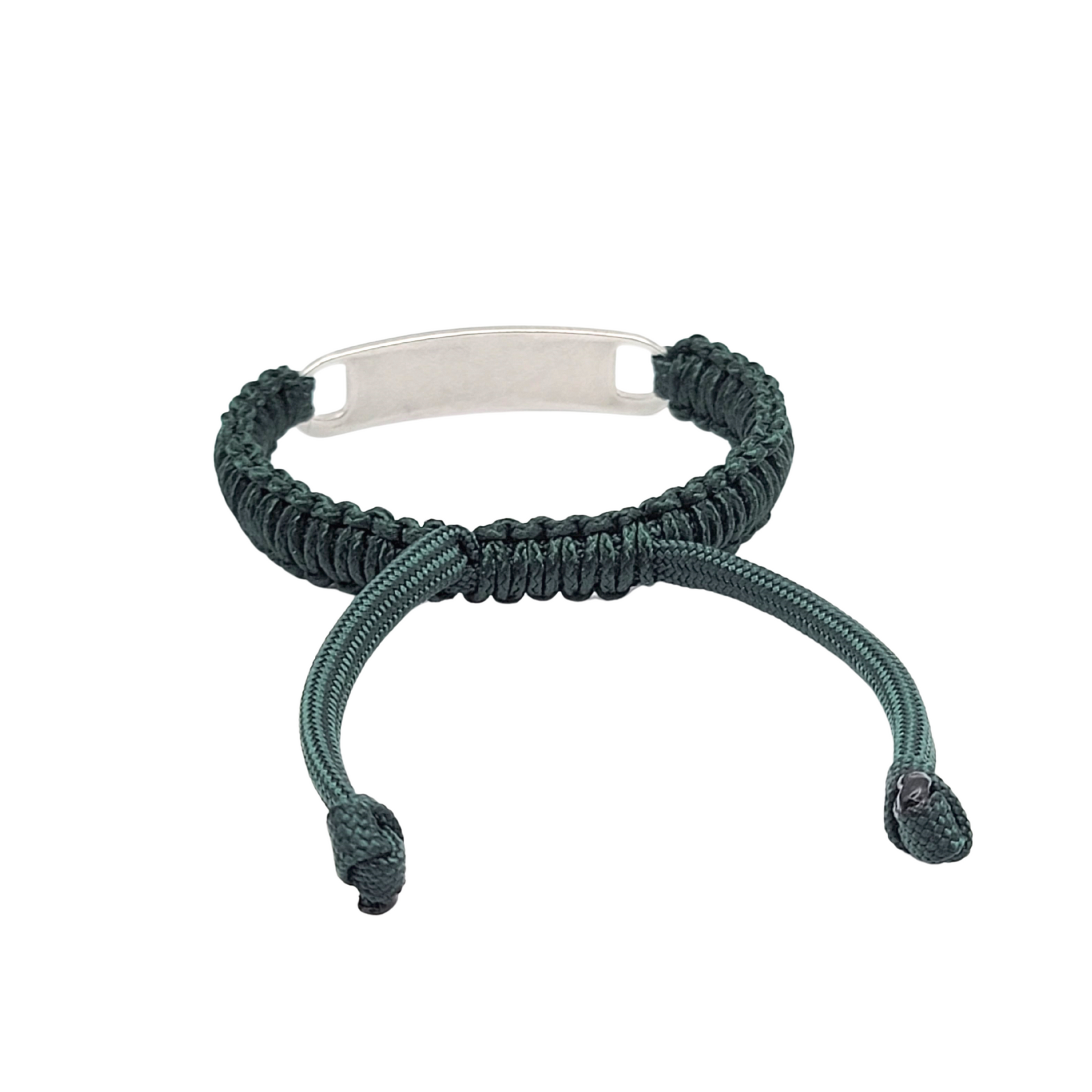 Rear view of the dark green paracord bracelet, focusing on the adjustable pull tie closures and the smooth backside of the metallic tag.